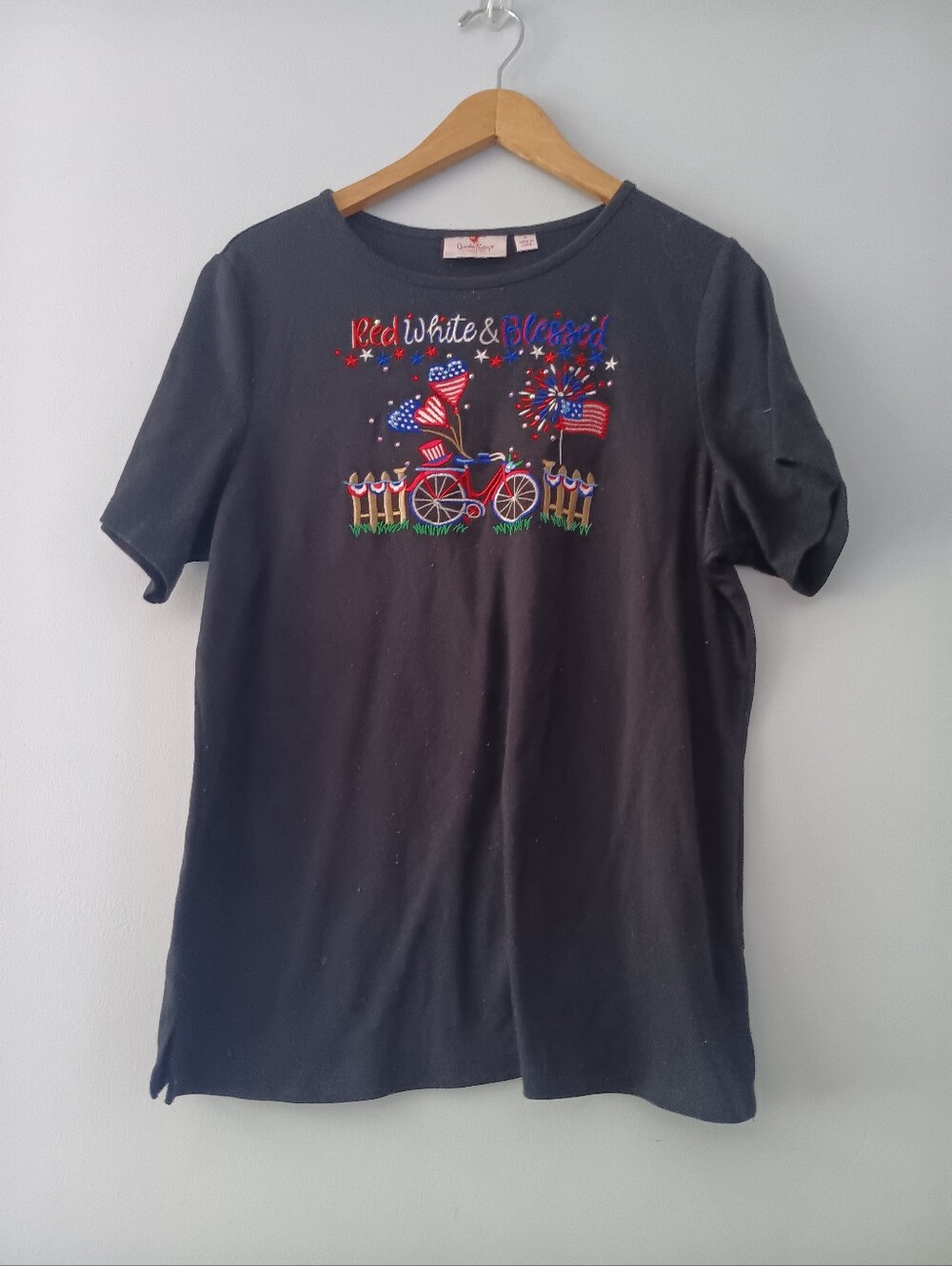 Quacker Factory Black Red White Blessed Tee L Patriotic Rhinestone Top